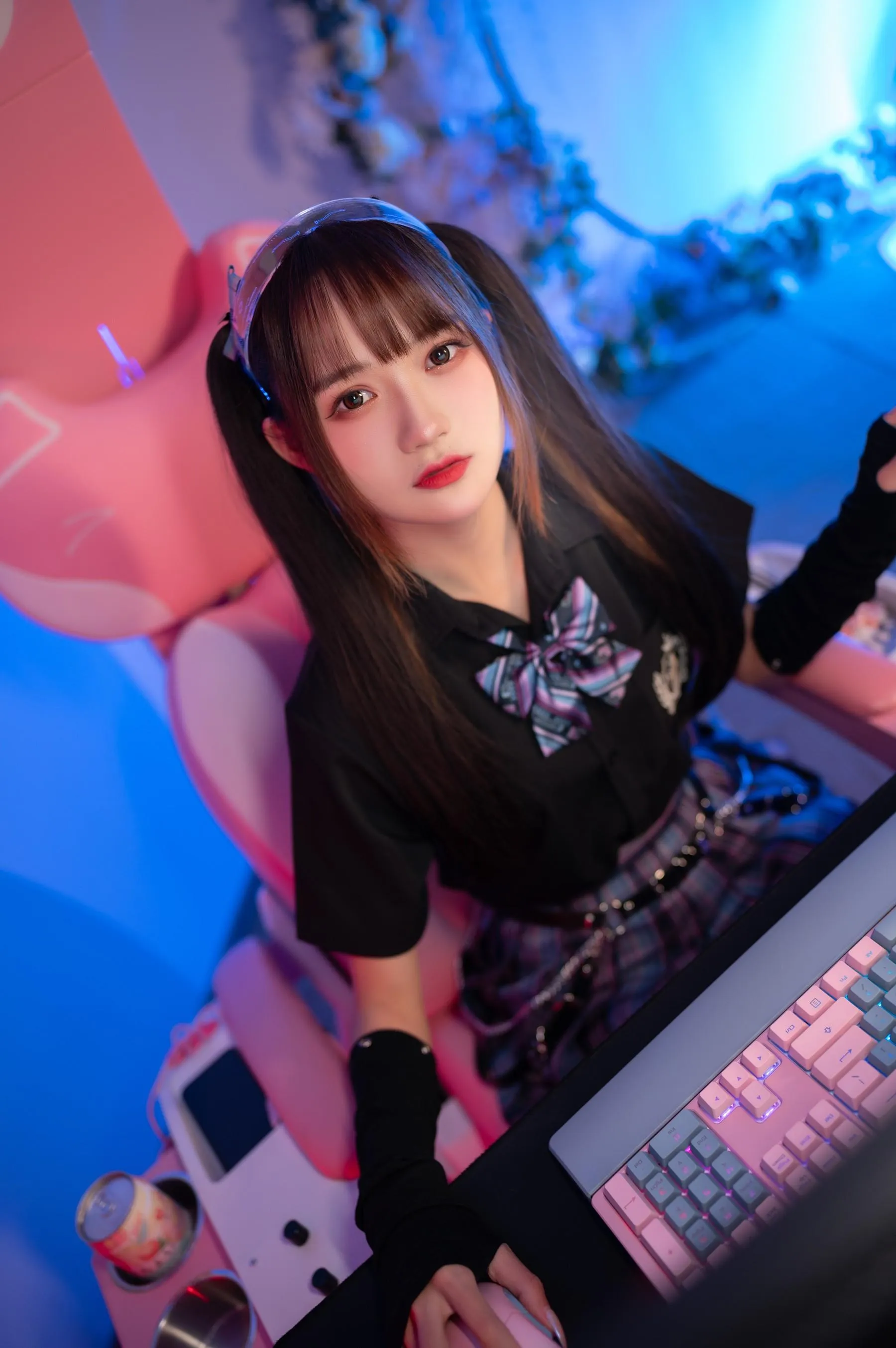 [艺图语] 2022.06.09 电竞少女 兔子Zzz不吃胡萝卜 [22P]插图8